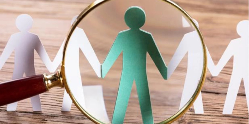 Papirmennesker i forstørrelsesglass Tillitsvalgtkurs