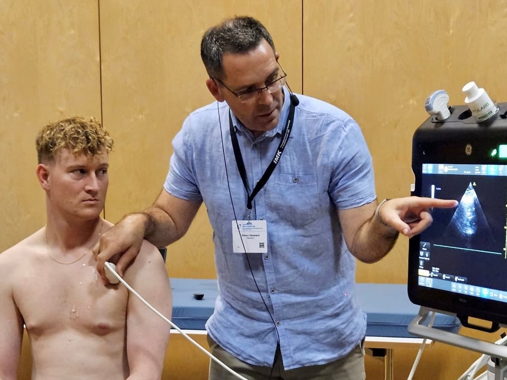 SimonHayward_utfører_lungeultralyd2