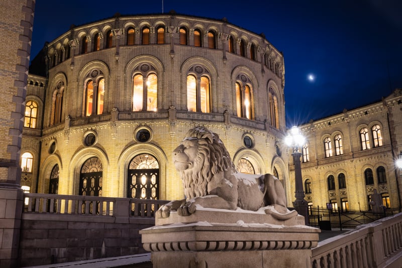 Stortingsbygningen_i_blatime_STT_02012_Foto_Peter_Mydske