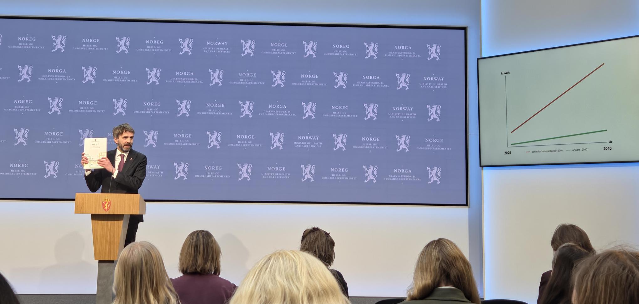 Helse- og omsorgsminister Jan Christian Vestre legger fram Helsepersonellplan 2040